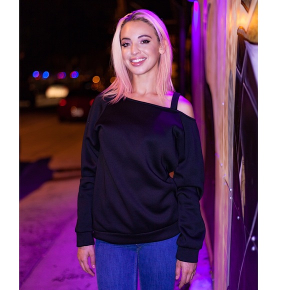 Cut out Shoulder sweater - Picture 2 of 3